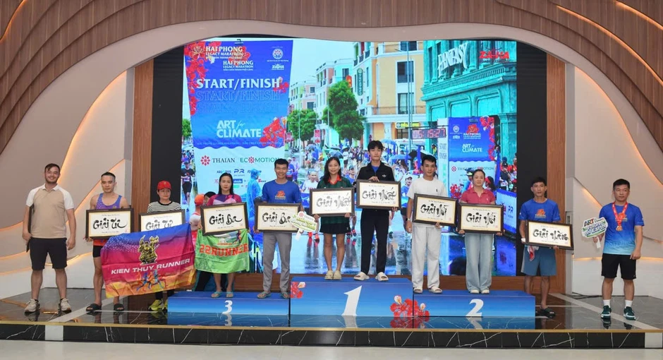 Hồng Lệ và Anh Khôi vô địch giải chạy Hải Phòng Legacy Marathon 2026 Hồng Lệ và Anh Khôi vô địch giải chạy Hải Phòng Legacy Marathon 2026