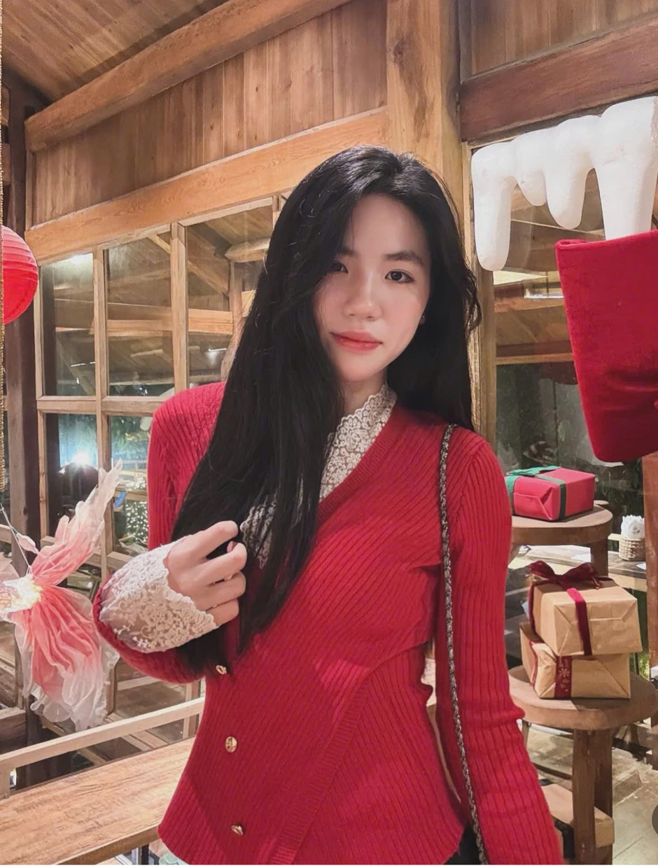 'Hotgirl' 17 tuổi Châm Anh gây sốt ở giải bóng chuyền Đông Nam Á 'Hotgirl' 17 tuổi Châm Anh gây sốt ở giải bóng chuyền Đông Nam Á