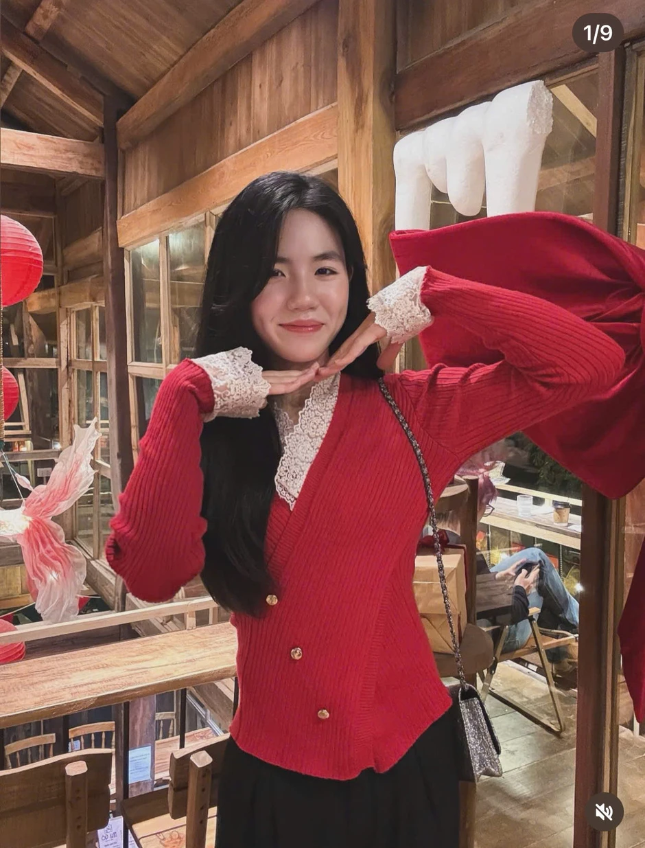 'Hotgirl' 17 tuổi Châm Anh gây sốt ở giải bóng chuyền Đông Nam Á 'Hotgirl' 17 tuổi Châm Anh gây sốt ở giải bóng chuyền Đông Nam Á