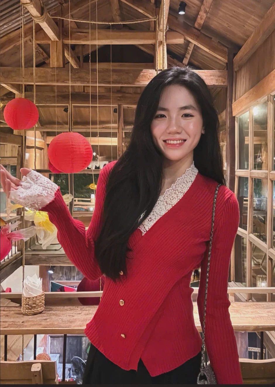 'Hotgirl' 17 tuổi Châm Anh gây sốt ở giải bóng chuyền Đông Nam Á 'Hotgirl' 17 tuổi Châm Anh gây sốt ở giải bóng chuyền Đông Nam Á