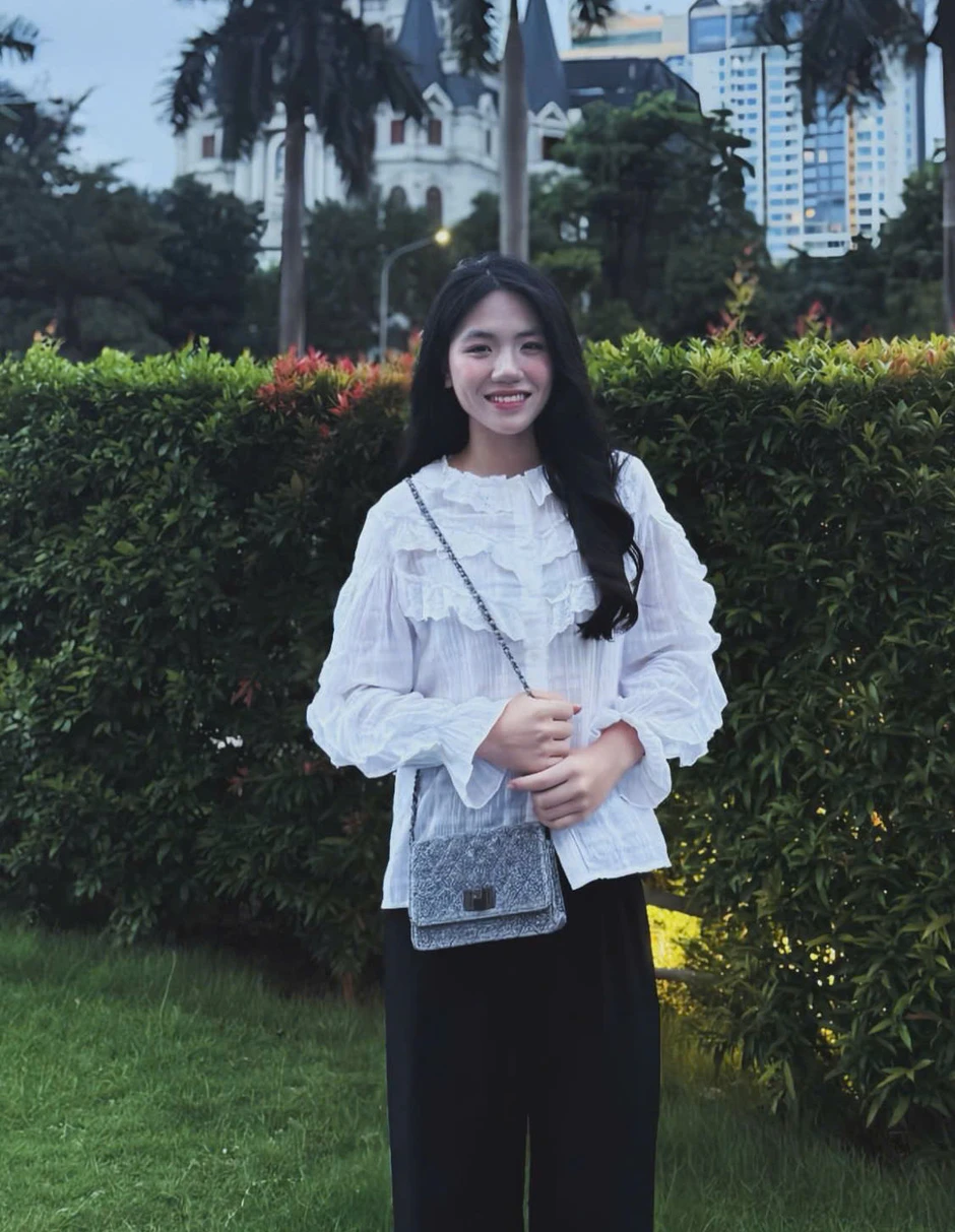'Hotgirl' 17 tuổi Châm Anh gây sốt ở giải bóng chuyền Đông Nam Á 'Hotgirl' 17 tuổi Châm Anh gây sốt ở giải bóng chuyền Đông Nam Á