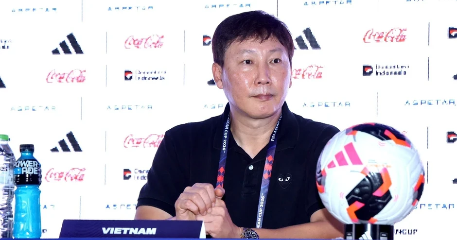Huấn luyện viên Kim Sang Sik tiếc nuối khi đội tuyển Việt Nam không thể ghi bàn