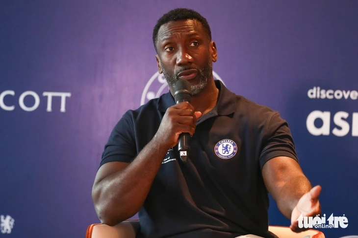Huyền thoại Chelsea đến Việt Nam, đưa lời khuyên cho các tiền đạo Huyền thoại Chelsea đến Việt Nam, đưa lời khuyên cho các tiền đạo