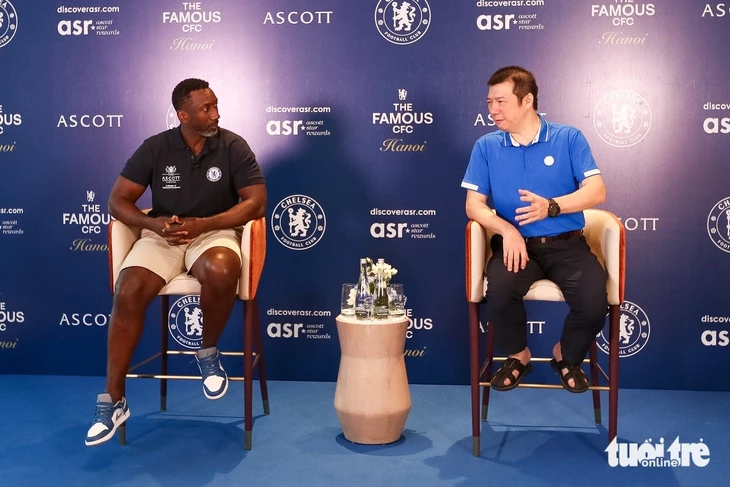 Huyền thoại Chelsea đến Việt Nam, đưa lời khuyên cho các tiền đạo Huyền thoại Chelsea đến Việt Nam, đưa lời khuyên cho các tiền đạo