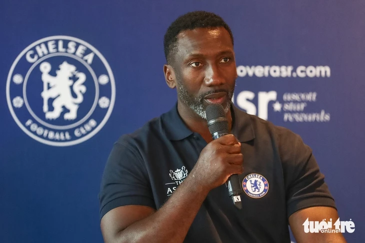 Huyền thoại Chelsea đến Việt Nam, đưa lời khuyên cho các tiền đạo Huyền thoại Chelsea đến Việt Nam, đưa lời khuyên cho các tiền đạo