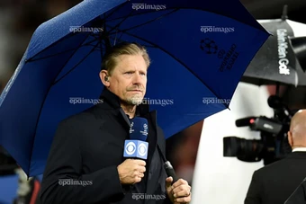 Huyền thoại Schmeichel hối hận vì chia tay MU