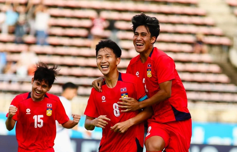 Hy hữu ở ASEAN Cup 2026: Cầu thủ Lào đá 2 trận nhận 2 thẻ đỏ Hy hữu ở ASEAN Cup 2026: Cầu thủ Lào đá 2 trận nhận 2 thẻ đỏ