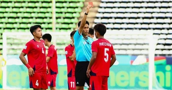 Hy hữu ở ASEAN Cup 2026: Cầu thủ Lào đá 2 trận nhận 2 thẻ đỏ