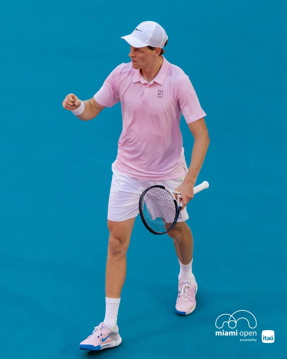 Jannik Sinner vào bán kết Miami Open sau trận đấu căng thẳng Jannik Sinner vào bán kết Miami Open sau trận đấu căng thẳng