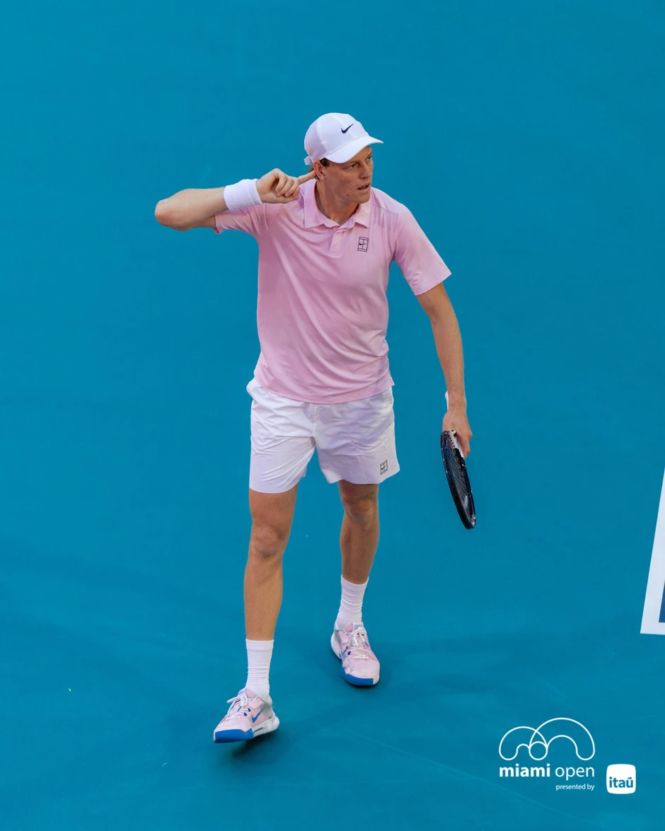 Jannik Sinner vào bán kết Miami Open sau trận đấu căng thẳng Jannik Sinner vào bán kết Miami Open sau trận đấu căng thẳng