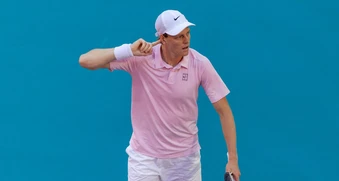 Jannik Sinner vào bán kết Miami Open sau trận đấu căng thẳng