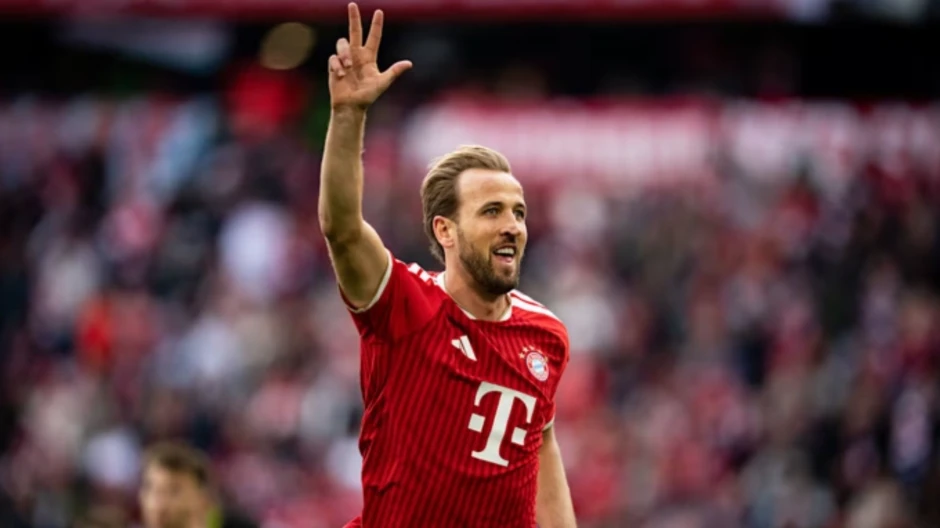Kane lập hat-trick Vua phá lưới Bundesliga Kane lập hat-trick Vua phá lưới Bundesliga