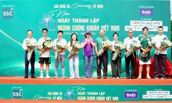 Khai mạc Giải bóng đá chào mừng 30 năm Ngày truyền thống ngành chứng khoán