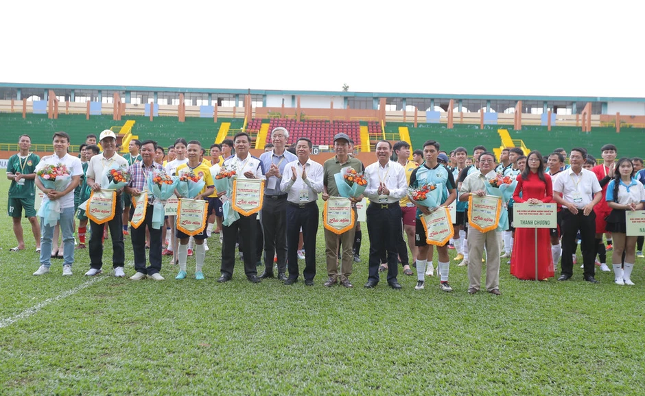 Khai mạc Giải bóng đá đồng hương Nghệ An khu vực phía nam lần 1 năm 2026 Khai mạc Giải bóng đá đồng hương Nghệ An khu vực phía nam lần 1 năm 2026