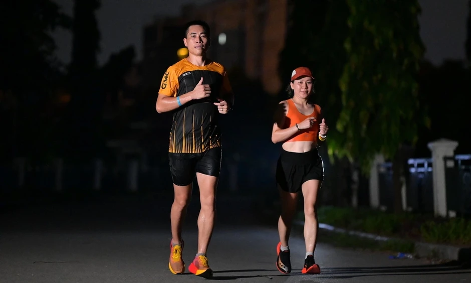 Khi phái đẹp chạy Ultra Marathon xuyên đêm - Báo TinVina