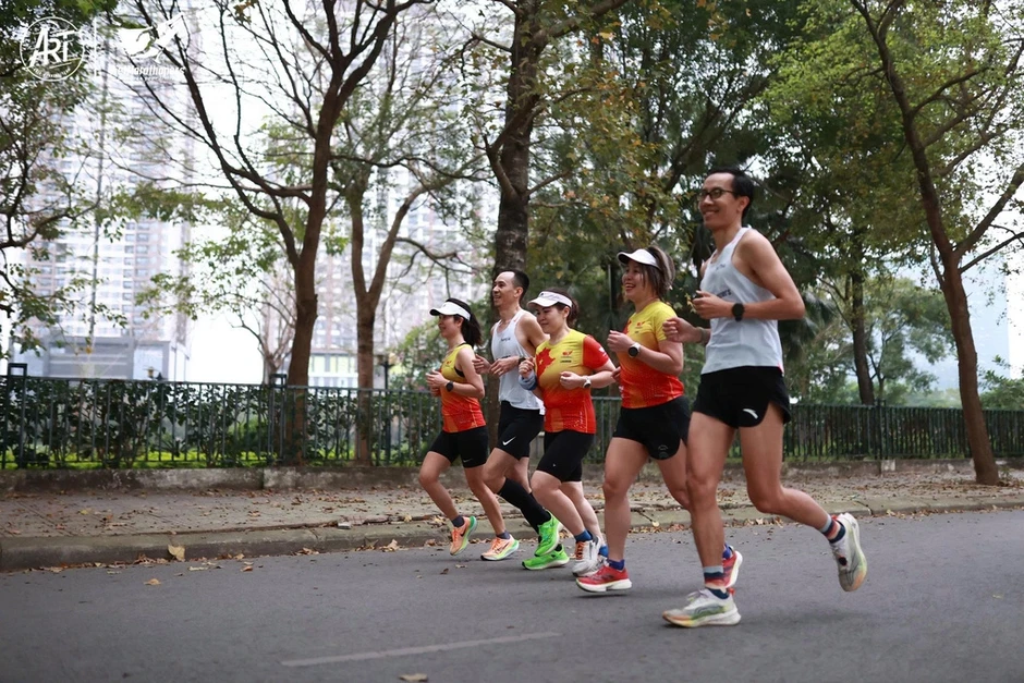 Khi phái đẹp chạy Ultra Marathon xuyên đêm - Báo TinVina