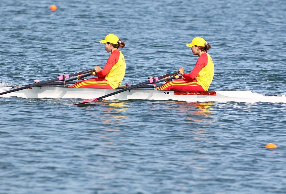 Kiệt sức giành HCĐ, VĐV Rowing Việt Nam lên cáng cứu thương ở Asiad Kiệt sức giành HCĐ, VĐV Rowing Việt Nam lên cáng cứu thương ở Asiad