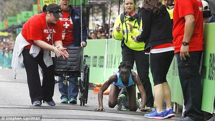 Kiệt sức khi chạy marathon về đích: Ngọc Hoa có phải là cá biệt? Kiệt sức khi chạy marathon về đích: Ngọc Hoa có phải là cá biệt?