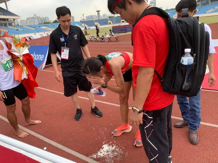 Kiệt sức khi chạy marathon về đích: Ngọc Hoa có phải là cá biệt? Kiệt sức khi chạy marathon về đích: Ngọc Hoa có phải là cá biệt?