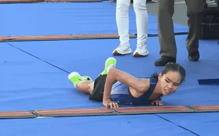 Kiệt sức khi chạy marathon về đích: Ngọc Hoa có phải là cá biệt? Kiệt sức khi chạy marathon về đích: Ngọc Hoa có phải là cá biệt?