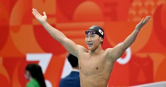 Kình ngư 17 tuổi làm dậy sóng đường đua xanh, phá kỷ lục thế giới tại ASIAD 2026