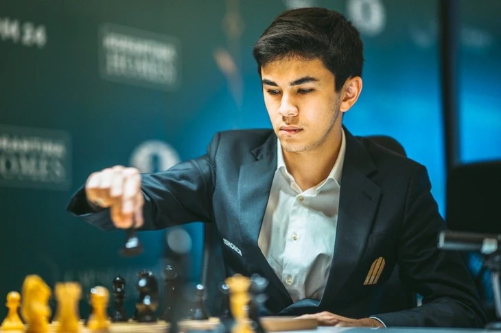 Kỳ thủ 20 tuổi Sindarov san bằng kỷ lục của Vua cờ Carlsen