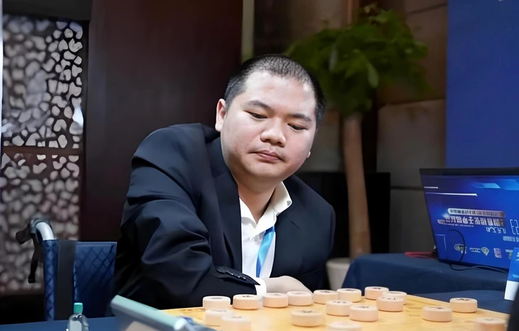 Kỳ thủ ngồi xe lăn khuynh đảo làng cờ tướng Trung Quốc Kỳ thủ ngồi xe lăn khuynh đảo làng cờ tướng Trung Quốc