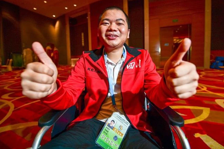 Kỳ thủ ngồi xe lăn khuynh đảo làng cờ tướng Trung Quốc Kỳ thủ ngồi xe lăn khuynh đảo làng cờ tướng Trung Quốc