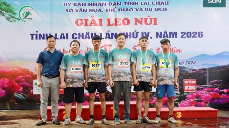 Lai Châu tổ chức giải leo núi chinh phục đỉnh Tả Liên Sơn Lai Châu tổ chức giải leo núi chinh phục đỉnh Tả Liên Sơn