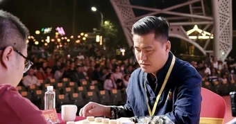 Lại Lý Huynh thua đáng tiếc ở chung kết, khiến đối thủ Trung Quốc bật khóc
