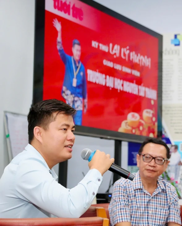 Lại Lý Huynh truyền cảm hứng cho sinh viên Trường đại học Nguyễn Tất Thành