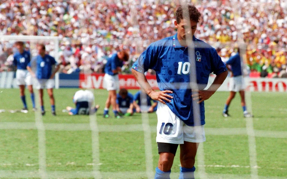 Lịch sử World Cup 1994: Roberto Baggio, tội đồ không bao giờ được giải oan Lịch sử World Cup 1994: Roberto Baggio, tội đồ không bao giờ được giải oan