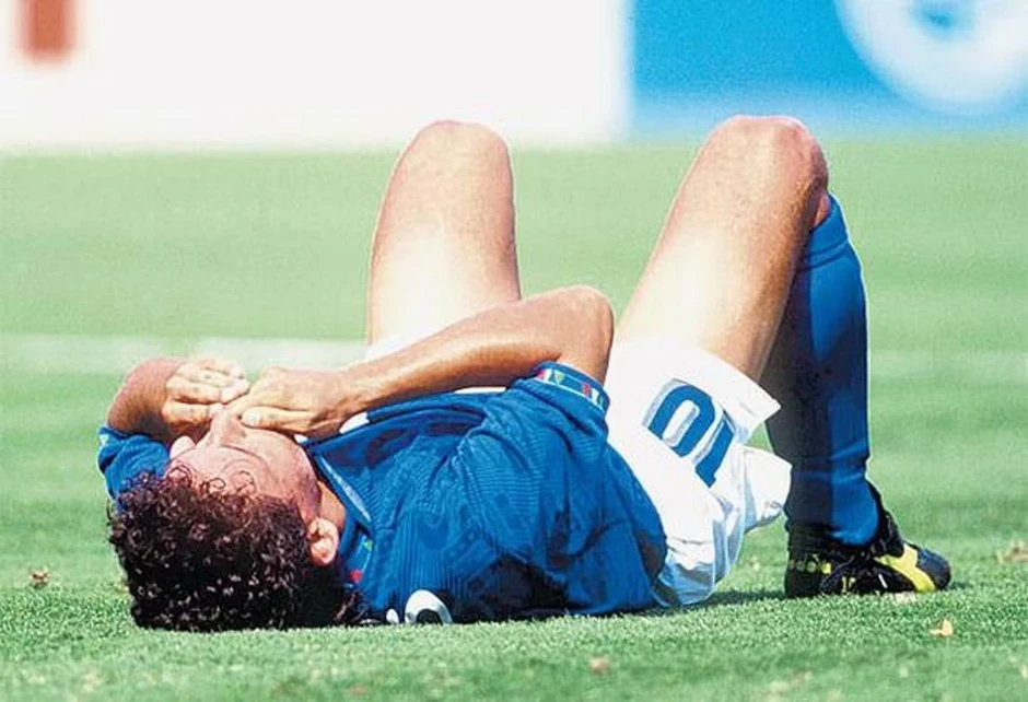 Lịch sử World Cup 1994: Roberto Baggio, tội đồ không bao giờ được giải oan Lịch sử World Cup 1994: Roberto Baggio, tội đồ không bao giờ được giải oan