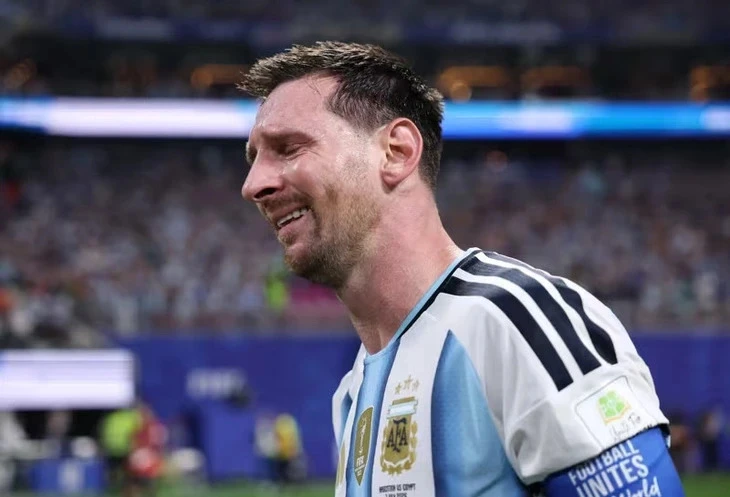 Lionel Messi bỏ lỡ trận đấu, tức tốc về quê nhà chịu tang cha Lionel Messi bỏ lỡ trận đấu, tức tốc về quê nhà chịu tang cha