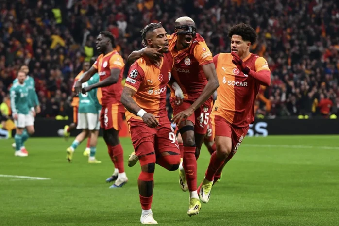 Liverpool lại thua sốc ở Thổ Nhĩ Kỳ, Galatasaray bay bổng với "Super Mario" Liverpool lại thua sốc ở Thổ Nhĩ Kỳ, Galatasaray bay bổng với "Super Mario"