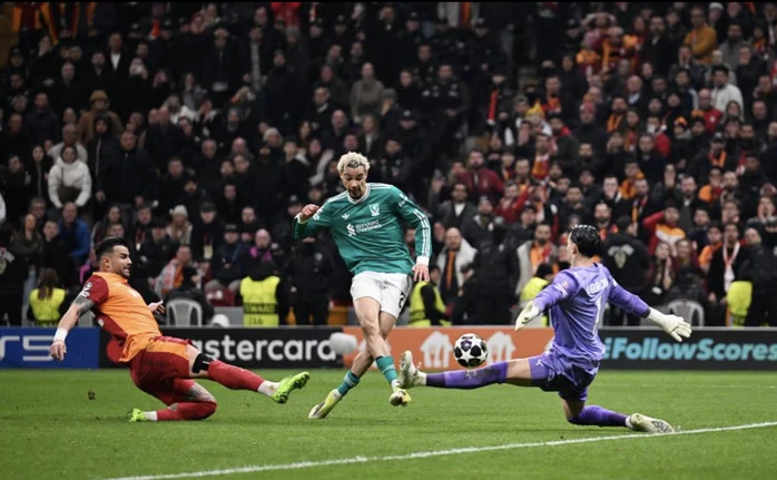 Liverpool lại thua sốc ở Thổ Nhĩ Kỳ, Galatasaray bay bổng với "Super Mario" Liverpool lại thua sốc ở Thổ Nhĩ Kỳ, Galatasaray bay bổng với "Super Mario"