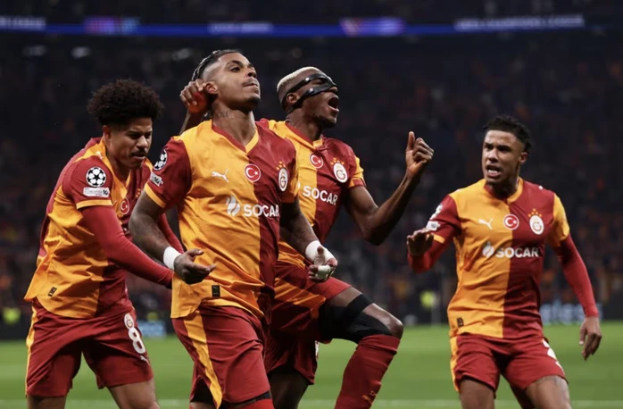Liverpool lại thua sốc ở Thổ Nhĩ Kỳ, Galatasaray bay bổng với "Super Mario" Liverpool lại thua sốc ở Thổ Nhĩ Kỳ, Galatasaray bay bổng với "Super Mario"