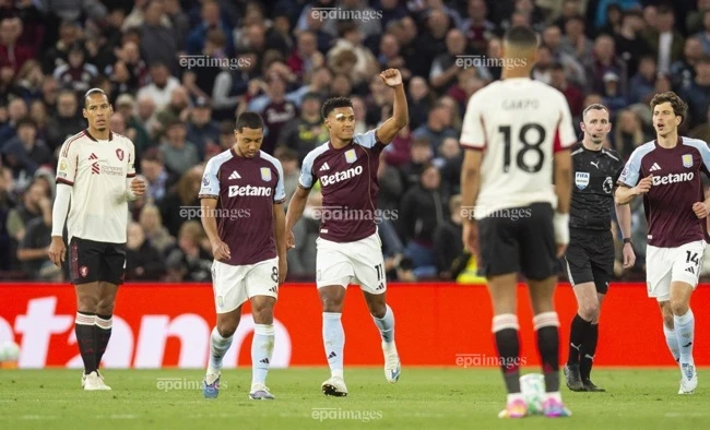 Liverpool sụp đổ trước cửa thiên đường Liverpool sụp đổ trước cửa thiên đường
