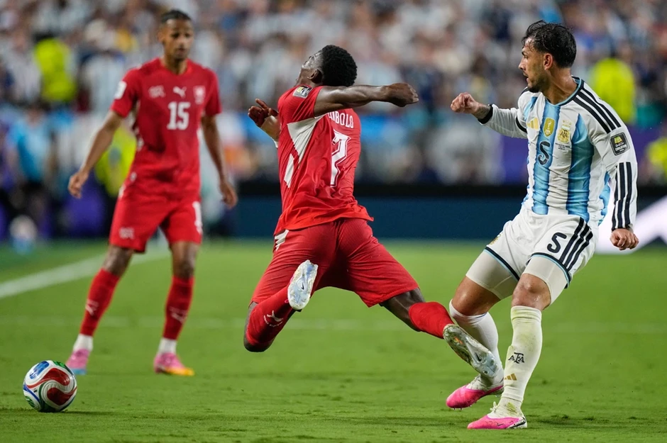 Luật mới khiến tiền đạo Thụy Sĩ nhận thẻ đỏ ở World Cup 2026 - Báo TinVina Luật mới khiến tiền đạo Thụy Sĩ nhận thẻ đỏ ở World Cup 2026 - Báo TinVina