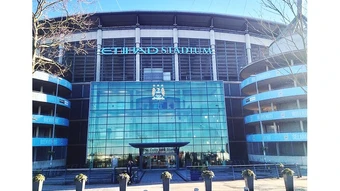 Lưới phạt bủa vây Man City