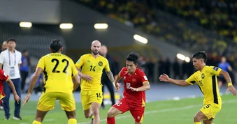 Malaysia xuống thê thảm, tuyển Việt Nam lên thần tốc
