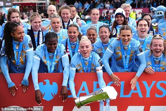 Man City giành chức vô địch Super League đầu tiên sau một thập kỷ Man City giành chức vô địch Super League đầu tiên sau một thập kỷ
