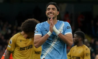 Man City níu hy vọng vô địch Ngoại hạng Anh - Báo TinVina