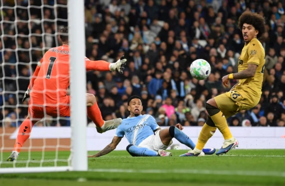 Man City níu hy vọng vô địch Ngoại hạng Anh - Báo TinVina