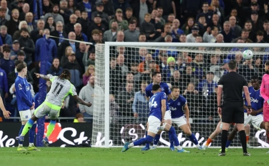 Man City sảy chân trong cuộc đua vô địch Ngoại hạng Anh - Báo TinVina Man City sảy chân trong cuộc đua vô địch Ngoại hạng Anh - Báo TinVina