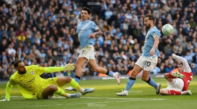 Man City sốc nặng với tin chia tay Pep Guardiola