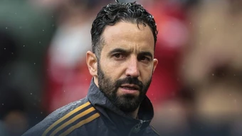 Man Utd thâm hụt ngân sách vì Amorim - Báo TinVina