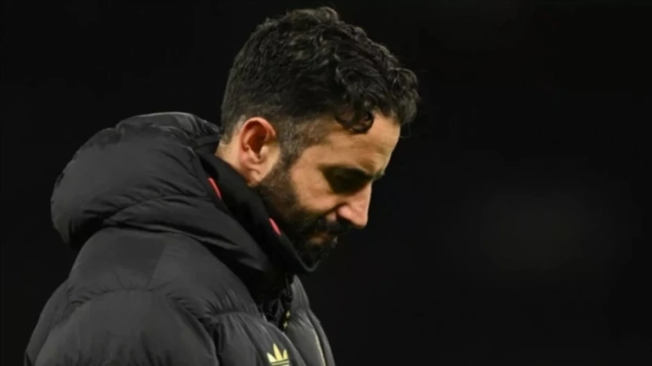 Man Utd thâm hụt ngân sách vì Amorim - Báo TinVina