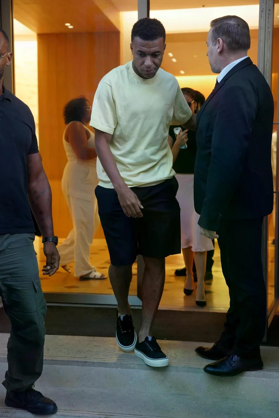Mbappe công khai bạn gái nổi tiếng Mbappe công khai bạn gái nổi tiếng