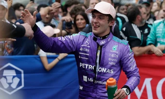 Mercedes lo cho Antonelli khi Italy lỡ hẹn World Cup 2026 - Báo TinVina